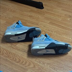Jordan 4 Retro “University Blue”